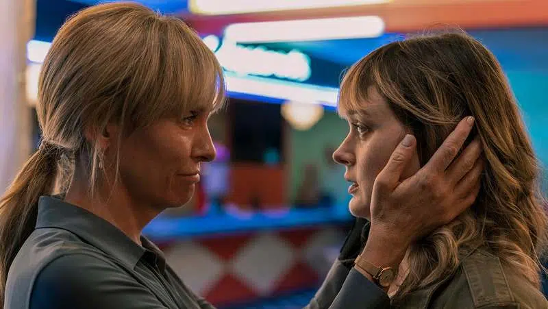 Laura Oliver (Toni Collette) and her daughter Andrea Andy (Bella Heathcote)